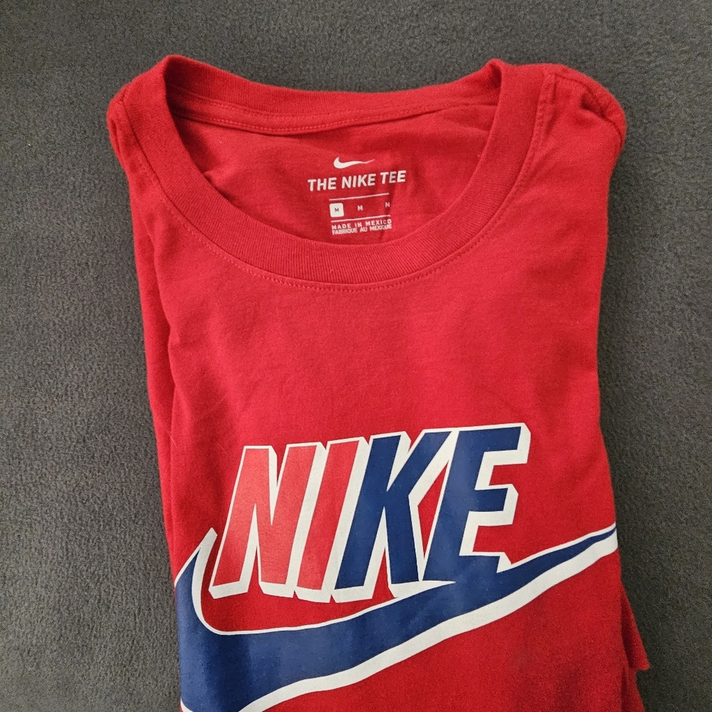Mens nike T shirt Brand new with tags. Red & blue